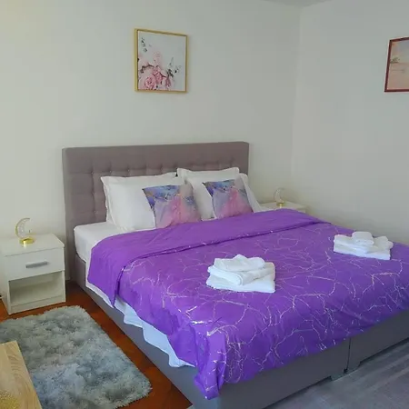 Summer Sparkle Apartment
